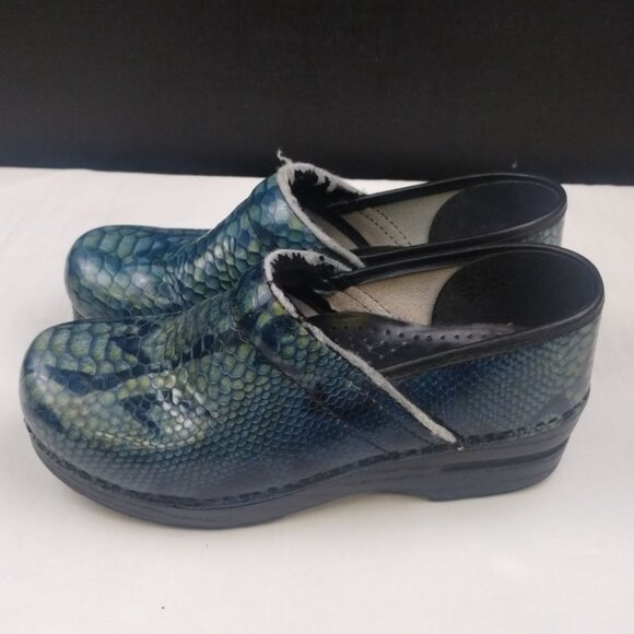 Dansko Women's Green Snake Print Shoes/Clogs Sz 39 SKU 3968 - Picture 3 of 10